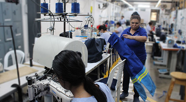 Otro año de confección de uniformes en Cali